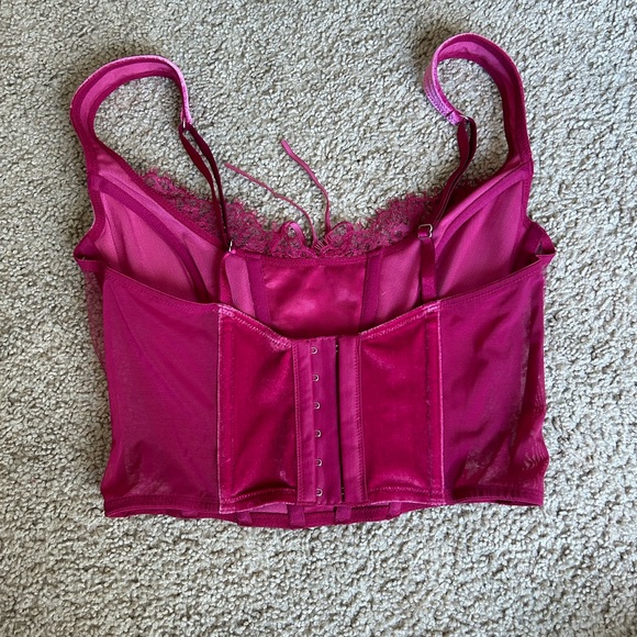Pink velvet colored corset, adjustable straps and clasp backing - Picture 2 of 2